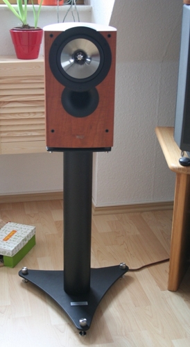 Boxenstativ Delta mit KEF IQ 30