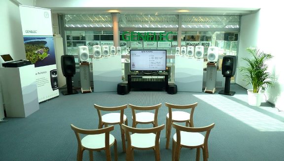 Genelec 8260 auf Monitorstand Quattro XL