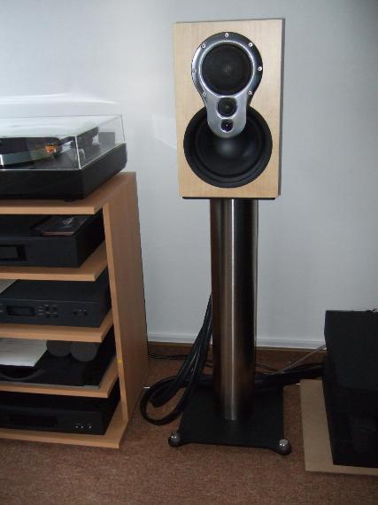 Linn Akurate 212 mit Liedtke-Metalldesign Stativ