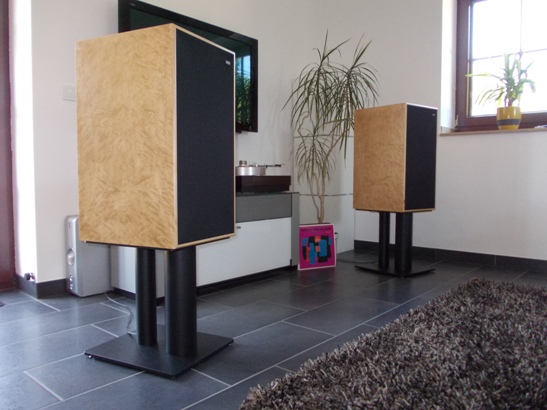 Lautsprecherständer mit Spendor SP100