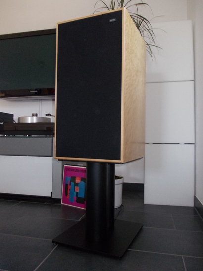 Spendor SP 100 auf LM Boxenständer